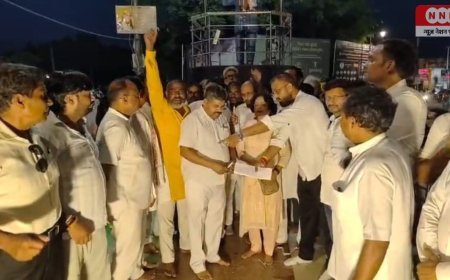 रायबरेली में कांग्रेस का कैंडल मार्च, शिक्षा मंत्री के इस्तीफे को बताया युवाओं की जीत; भाजपा सरकार के खिलाफ जमकर नारेबाजी