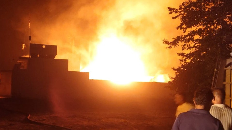 Massive Fire Breaks Out At Farrukhabad