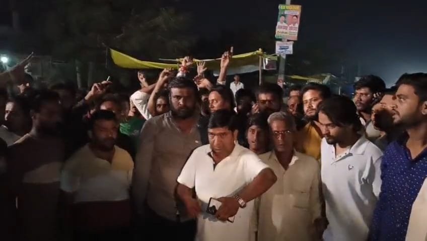 Fireworks Vendors Stage protest