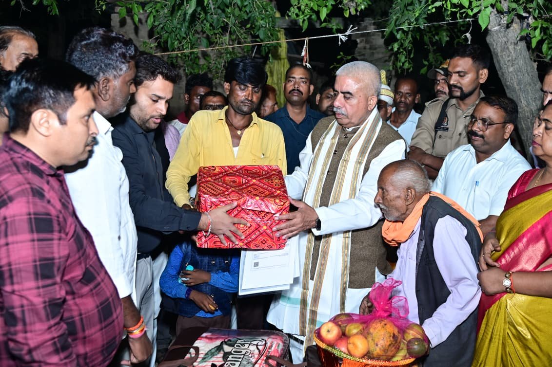 Minister Rakesh Sachan Met Bereaved Family
