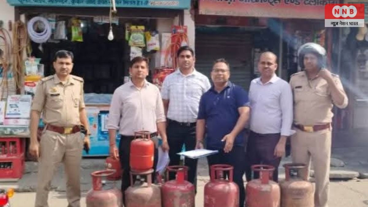 Farrukhabad में घरेलू गैस की अवैध रिफिलिंग का भंडाफोड़ : दो दुकानदारों पर आवश्यक वस्तु अधिनियम के तहत मुकदमा दर्ज 1 Farrukhabad