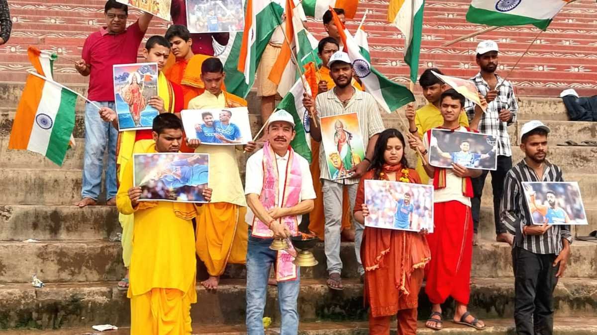 T20 World Cup 2026 Final: गंगा की आरती में गूंजा 'विजयी भव', काशी के सिंधिया घाट पर भारतीय टीम के लिए विशेष पूजा 1 T20 World Cup 2026 Final