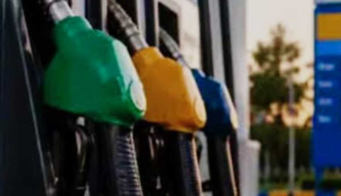 Petrol-Diesel Price Hike: पेट्रोल-डीजल 10-15 रुपये सस्ता करने की मांग, बढ़ती कीमतों से जनता परेशान 1 Petrol-Diesel Price Hike: