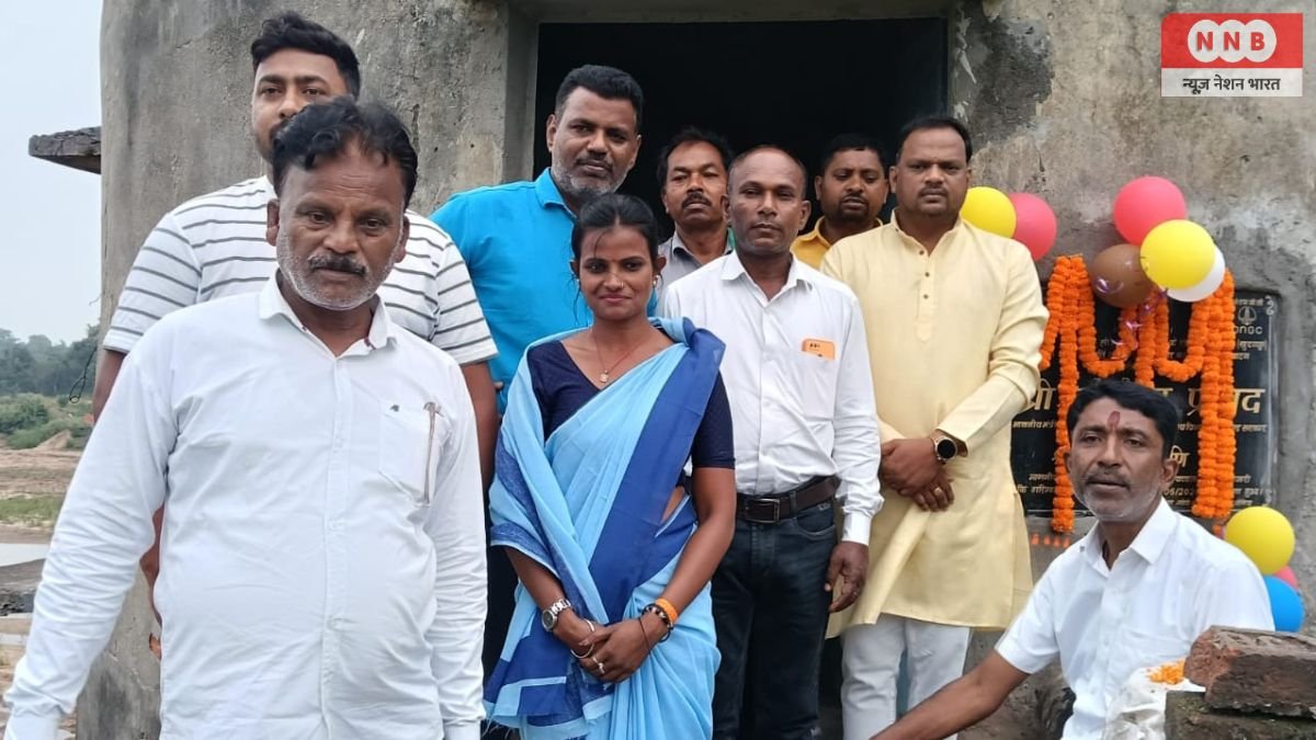 हजारी-खुदगड़ा ग्रामीण पेयजलापूर्ति योजना के जीर्णोद्धार कार्य का उद्घाटन विधायक प्रतिनिधि अमित पासवान व लुदू मांझी ने किया 1 Gomia