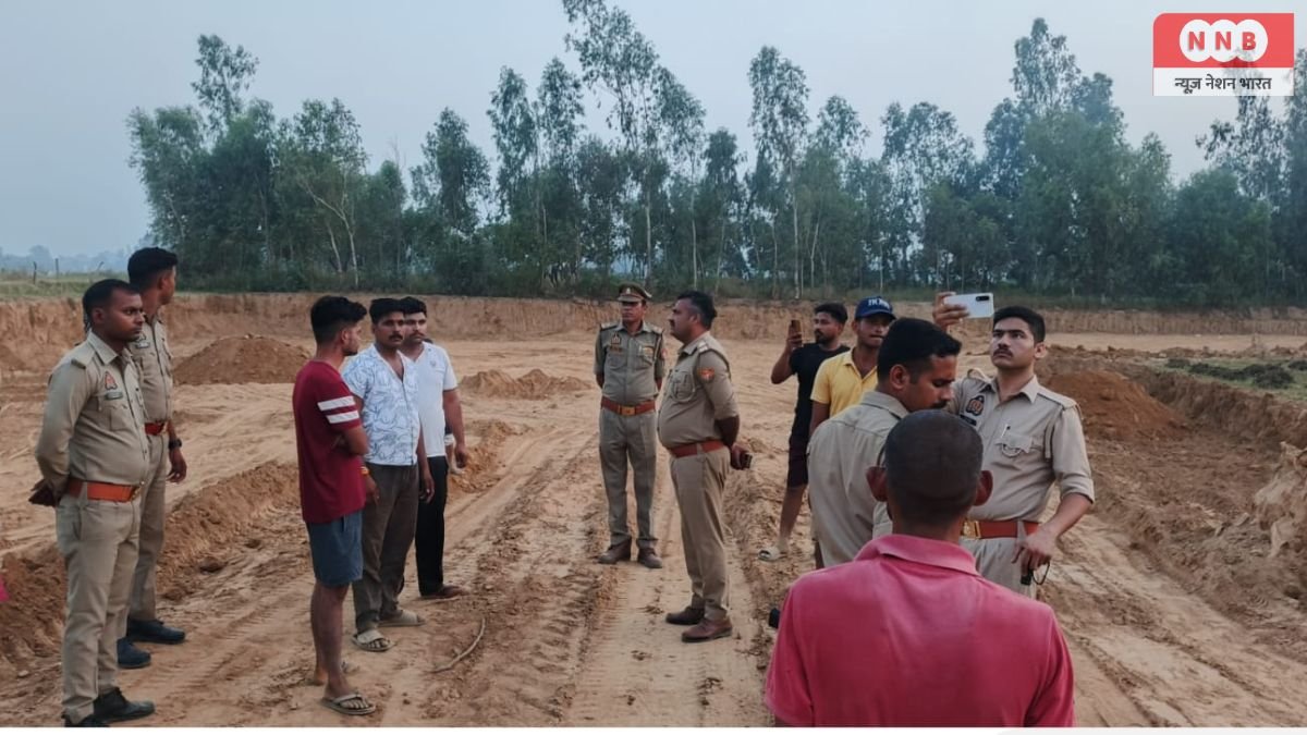 खनन के डंपरों से टूटी सड़क, हादसे के बाद भड़का ग्रामीणों का गुस्सा; बेलहरा में खनन कार्य रुकवाने की उठी मांग 1 Barabanki