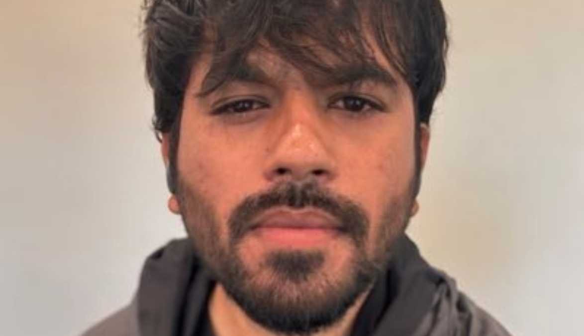 थप्पड़ मारे जाने के बाद अभिजीत दीपके की पहली प्रतिक्रिया, बोले- यह डर और कायरता की निशानी 1 अभिजीत दीपके