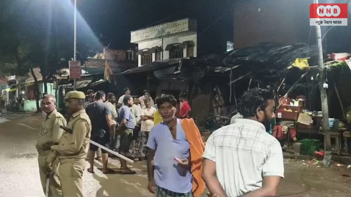 Amethi News: तेज रफ्तार डंपर अनियंत्रित होकर फल विक्रेताओं की दुकानों में घुसा, कई दुकानें क्षतिग्रस्त, बाल-बाल बचे लोग 1 Amethi