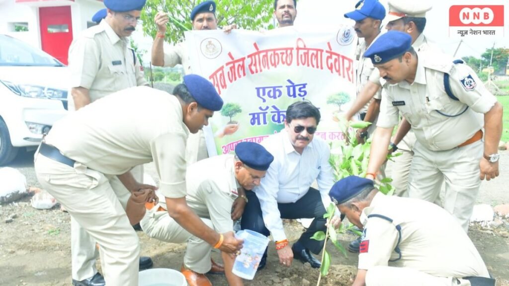 देवास की सोनकच्छ सब जेल में अचानक पहुंचे जेल महानिदेशक डॉ. वरुण कपूर, सुरक्षा से लेकर बंदियों की सुविधाओं तक हर व्यवस्था का लिया जायजा 3 News Nation Bharat 1 9