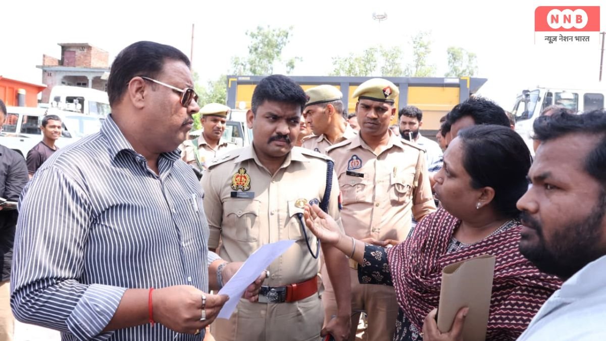 Amethi: पूरे दूंदी में पानी का संकट, खेतों तक पहुंचा जलभराव; DM-SP ने मौके पर पहुंचकर संभाली कमान 1 Amethi