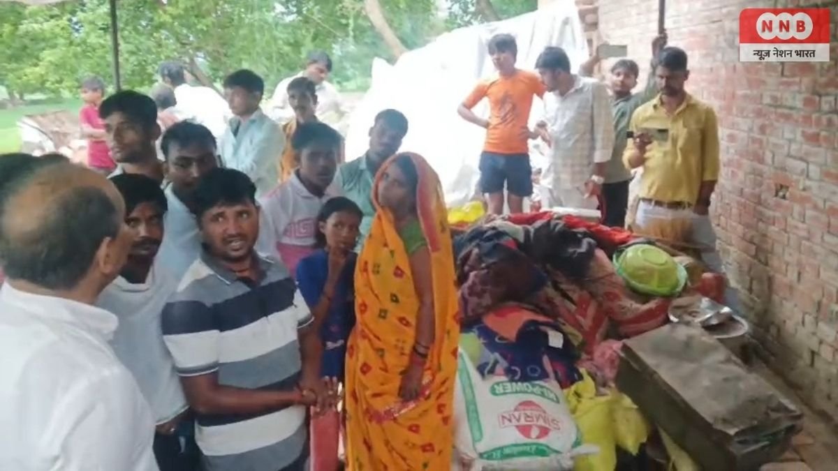 Raebareli: पूरे दुनियापथ में बारिश का कहर: भरभराकर गिरा पक्का मकान, मलबे में दबकर 60 वर्षीय महिला घायल; पूर्व विधायक ने दिया आश्वासन 1 Raebareli