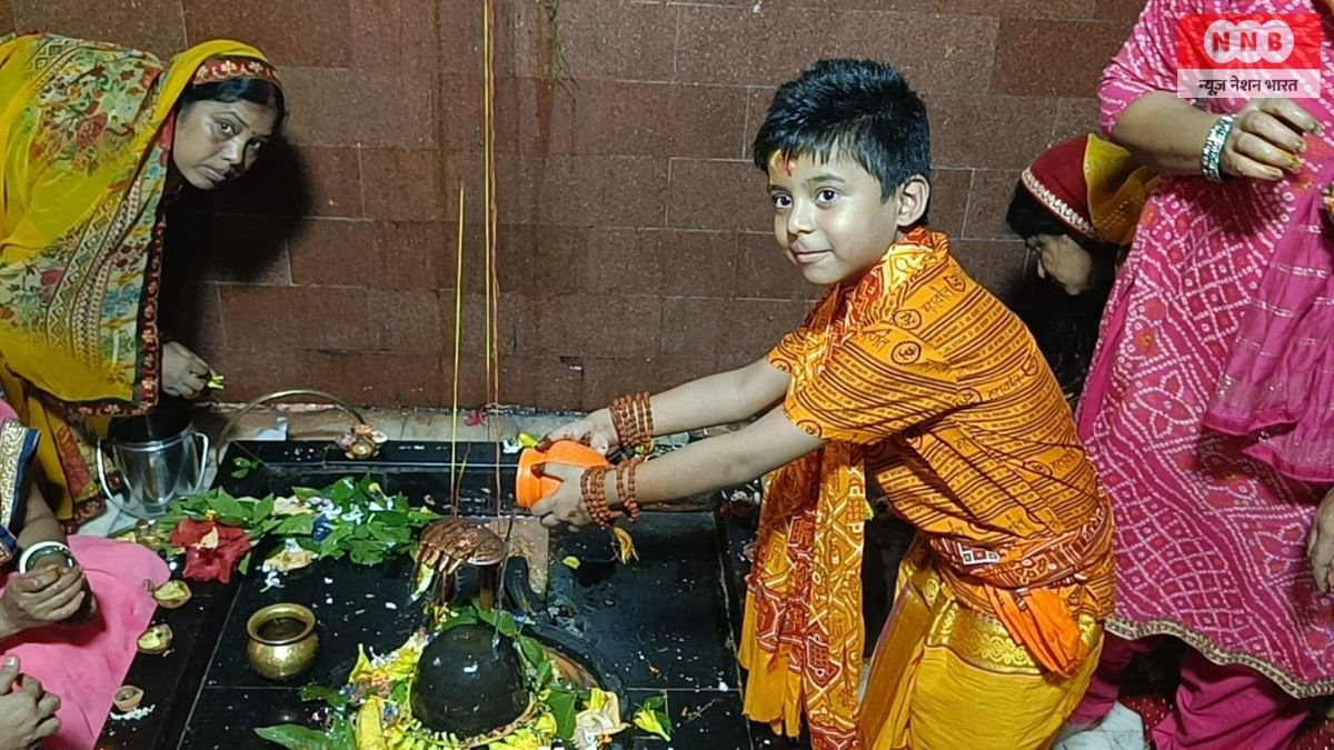 Giridih: गिरिडीह में 300 बच्चों ने निकाली भव्य कांवड़ यात्रा, बोलबम के जयकारों से गूंजा शहर; विश्वनाथ मंदिर में किया जलाभिषेक 1 Giridih Kanwar Yatra