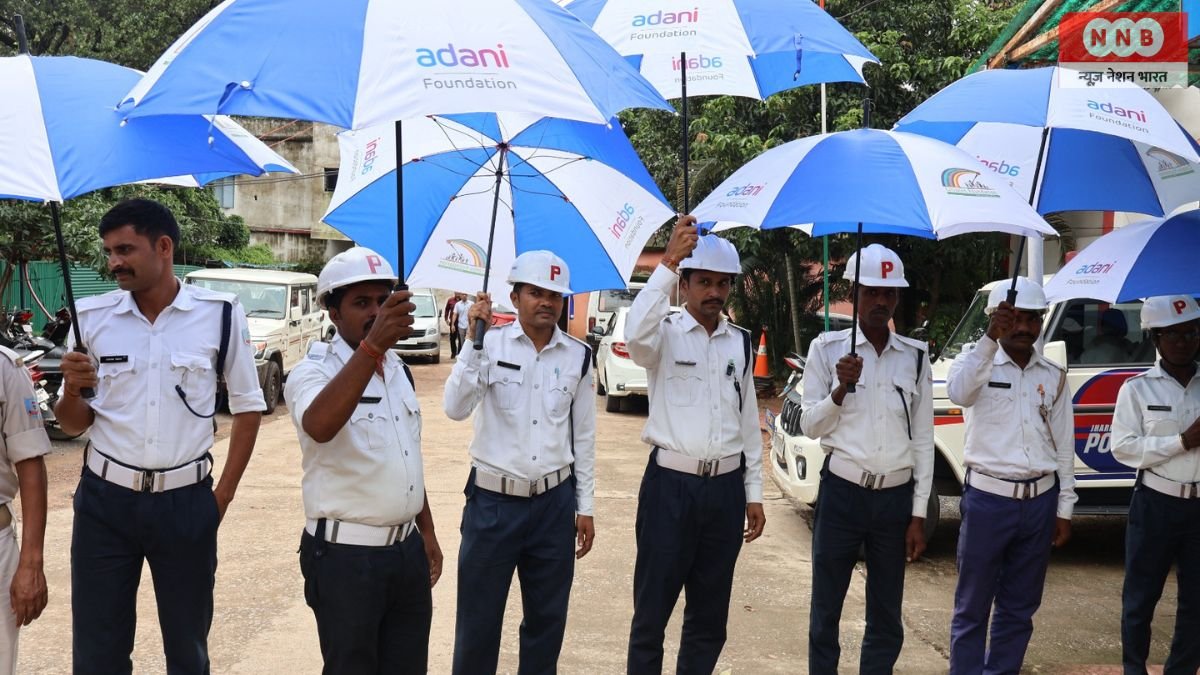 Ranchi में अदाणी फाउंडेशन की पहल, यातायात पुलिसकर्मियों को वितरित किए गए छाते 1 Ranchi