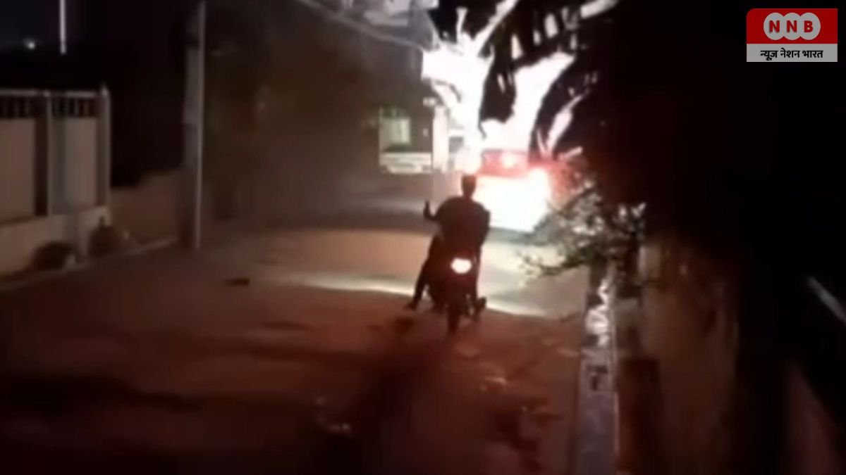 Raebareli: साकेत नगर में तेज शॉर्ट सर्किट से मचा हड़कंप, सैकड़ों घरों की बिजली गुल; घटना का वीडियो हुआ वायरल 1 Raebareli