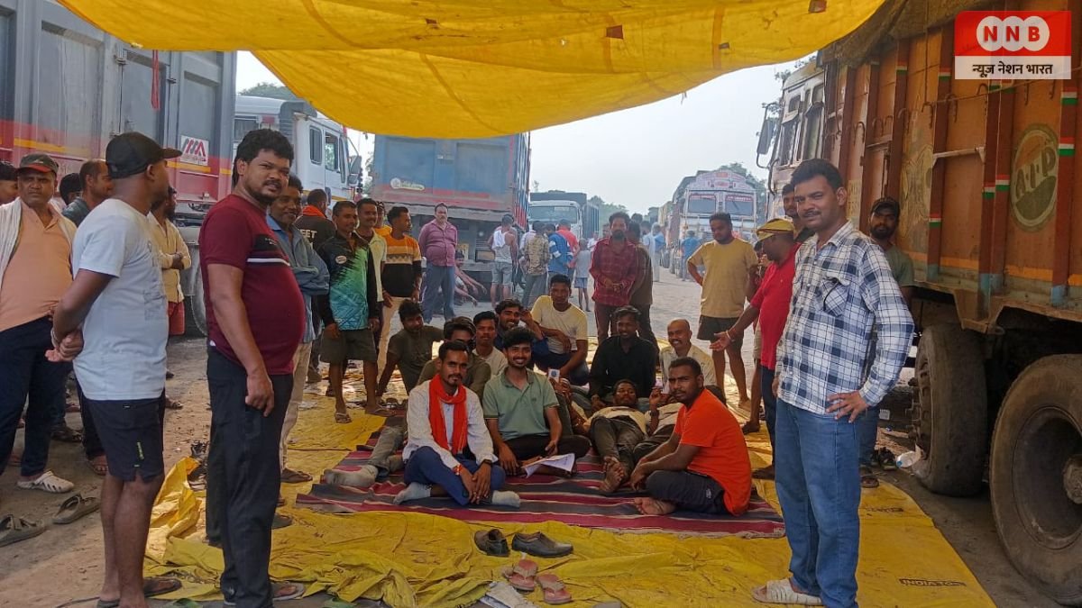 Ramgarh News: गिद्दी-नयामोड़ जर्जर सड़क के खिलाफ ग्रामीणों का अनिश्चितकालीन धरना 1 Ramgarh