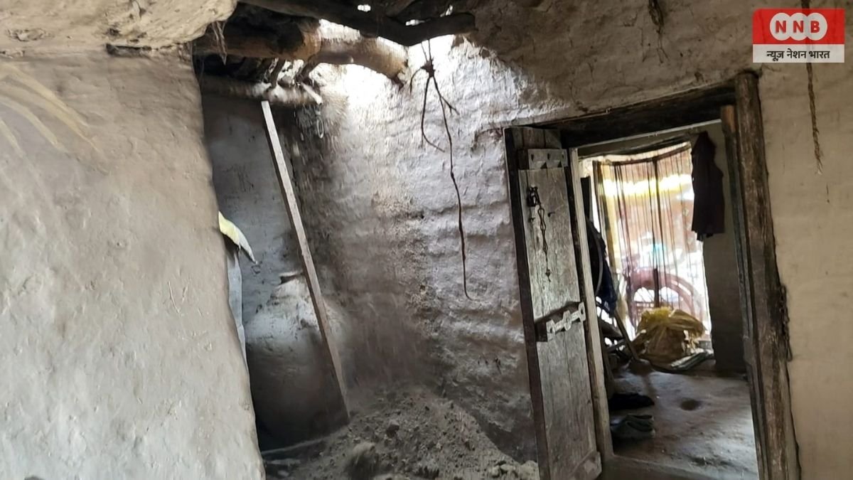 Raebareli: बारिश ने छीना गरीब परिवार का आशियाना, सरकारी योजनाओं की खुली पोल! 1 Raebareli