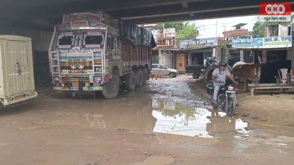 रायबरेली में ओवरब्रिज के नीचे अतिक्रमण और सीवर खुदाई से बिगड़ी सड़क की सूरत, राहगीरों की बढ़ी मुश्किलें 2 News Nation Bharat 8 12