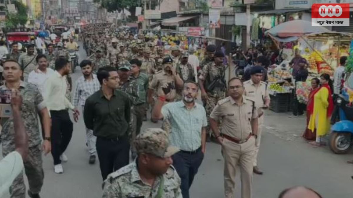 Giridih: दुर्गा पूजा को लेकर गिरिडीह पुलिस पूरी तरह से मुस्तैद, DC-SP ने किया फ्लैग मार्च; शांतिपूर्ण माहौल में त्यौहार मनाने की अपील 1 Giridih