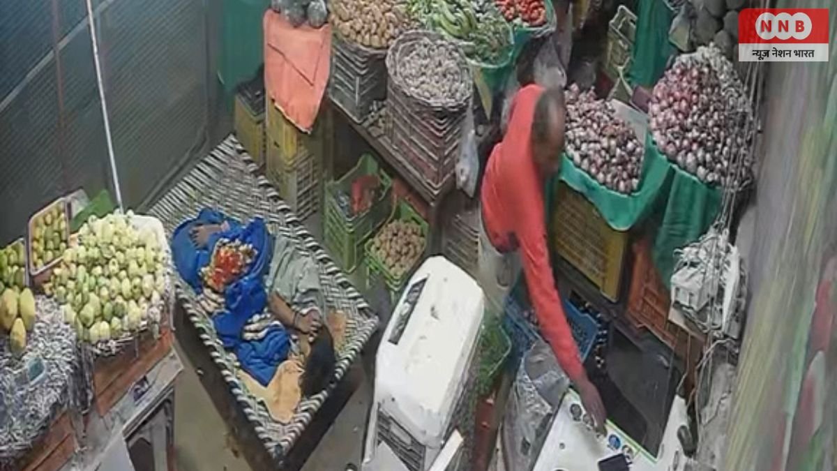 Raebareli: रायबरेली में दुकान में घुसकर मोबाइल और गल्ले से चोरी, CCTV में कैद हुई पूरी वारदात 1 Raebareli