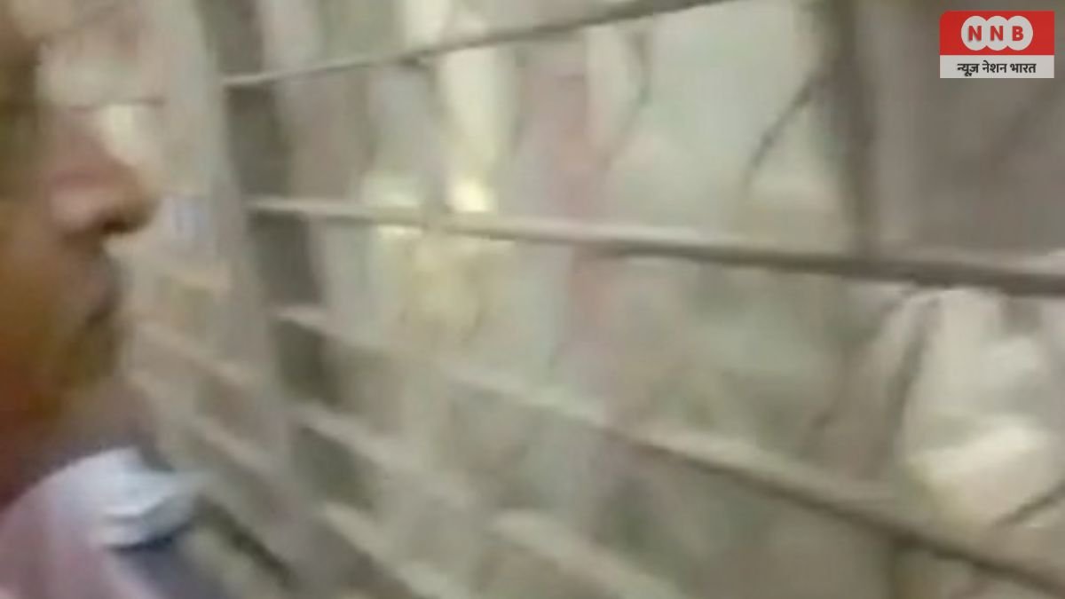Raebareli: टिकट घर का प्रिंटर हुआ खराब, यात्रियों को टिकट के लिए करना पड़ा इंतजार 1 Raebareli