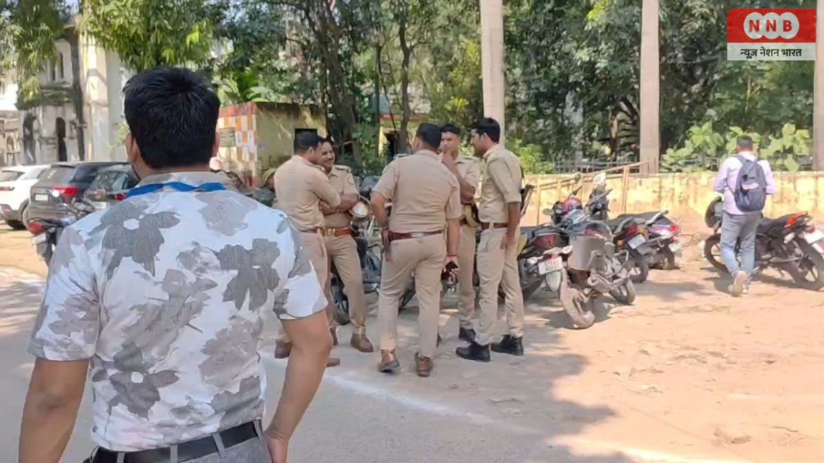 Raebareli: विधान परिषद निर्वाचन की तैयारियों का डीएम ने लिया जायजा, पोलिंग पार्टियों को दिए आवश्यक निर्देश 1 Raebareli