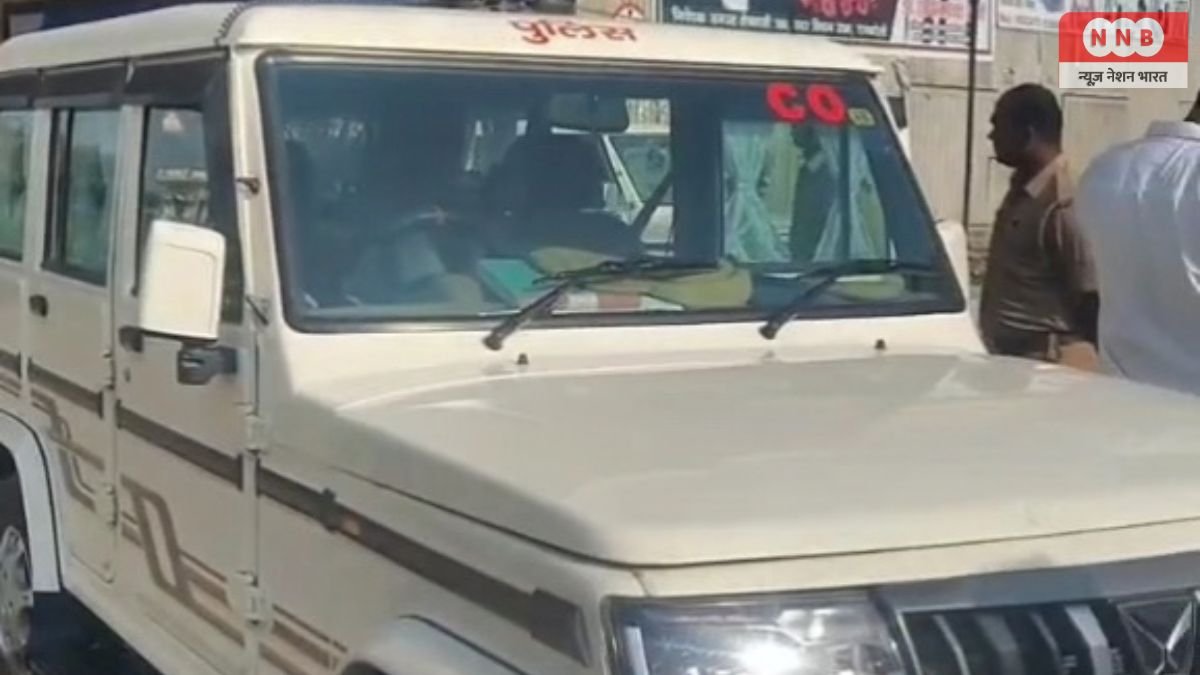Raebareli News: मुंशीगंज ओवरब्रिज पर पुलिस लिखी बोलेरो से टक्कर का आरोप, अर्टिगा क्षतिग्रस्त; वीडियो वायरल 1 Raebareli