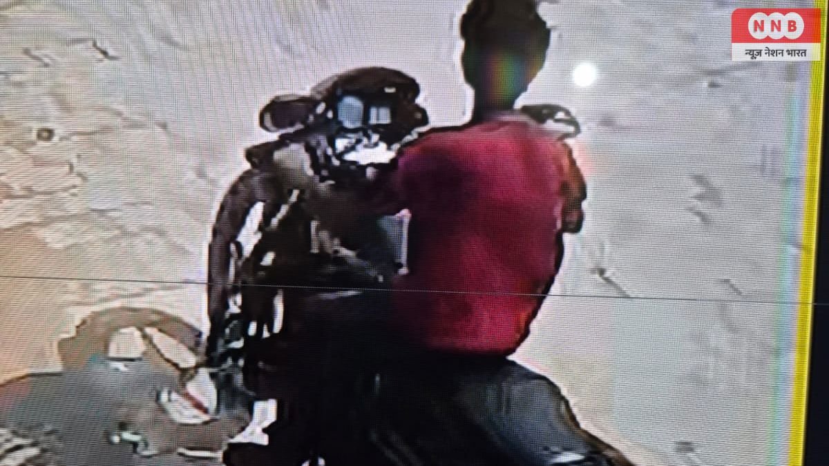Raebareli News: आचार्य द्विवेदी नगर में घर के बाहर खड़ी बाइक चोरी, CCTV में कैद हुआ युवक 1 Raebareli