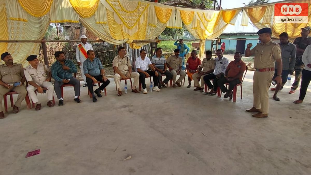Bokaro News: एसडीएम-एसडीपीओ ने किया विभिन्न पंडालों का निरीक्षण, फ्लैग मार्च कर शांति का दिया संदेश 1 Bokaro