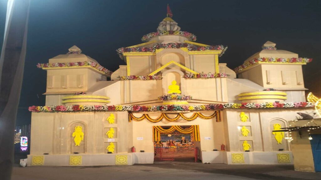 Ramgarh News: अतना बैंकर में मां दुर्गा और काली की भव्य झांकी ने मोहा मन, महिषासुर वध का दिखा अद्भुत दृश्य 2 Ramgarh 1